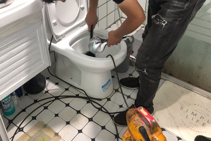 永靖马桶堵塞自己疏通还是找师傅?专业上门服务让你省时更省心